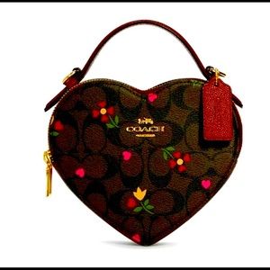 ♥️♥️New Coach Heart Shaped Crossbody♥️♥️